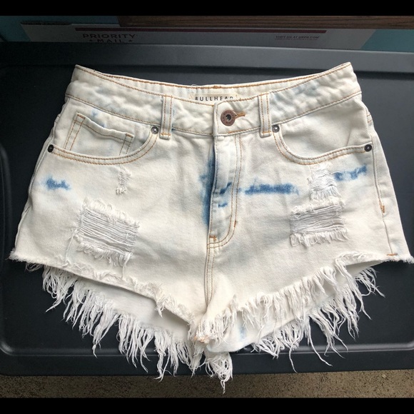 Bullhead Pants - Bullhead light wash distressed high waisted shorts